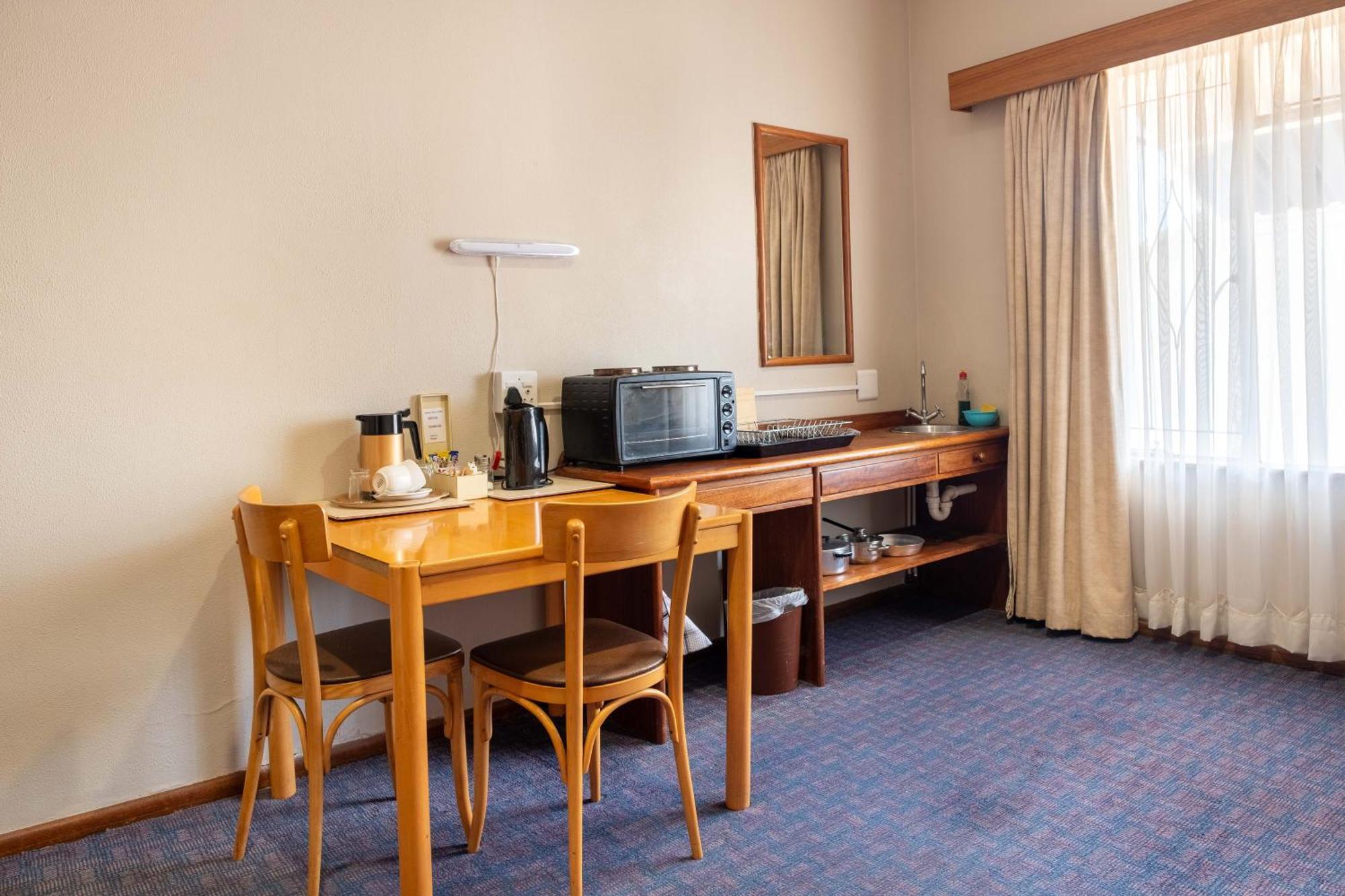 Karoo Country Inn Middelburg  Dış mekan fotoğraf